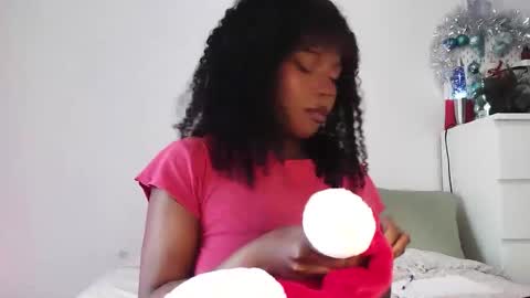 Snapshot of sparklingsoleil chatting on 12-22-25, 05:21 Soleil online show from 12-22-25, 05:21