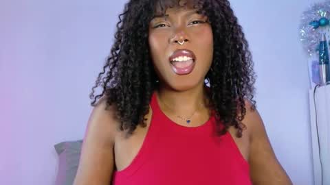 Snapshot of sparklingsoleil chatting on 01-12-26, 03:17 Soleil online show from 01-12-26, 03:17