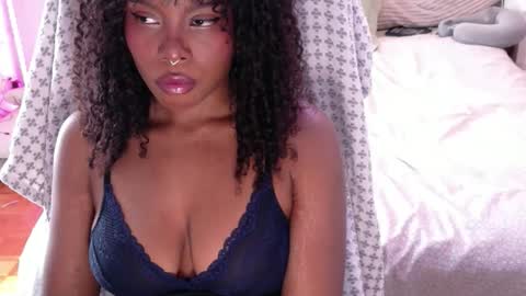 Snapshot of sparklingsoleil chatting on 02-20-26, 02:50 Soleil online show from 02-20-26, 02:50