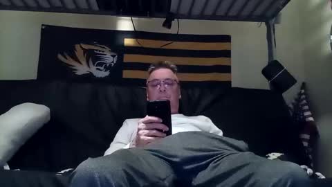 Snapshot of sparkyspeedway chatting on 12-19-25, 03:57 sparkyspeedway online show from 12-19-25, 03:57