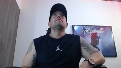 Snapshot of spartacus_cam chatting on 09-17-25, 05:09     online show from 09-17-25, 05:09