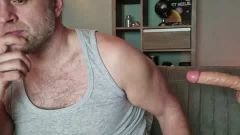 Snapshot of spectacularguy chatting on 01-27-25, 10:38 DutchDude online show from 01-27-25, 10:38