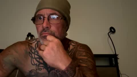 Snapshot of specter1972 chatting on 11-23-25, 05:57 specter1972 online show from 11-23-25, 05:57