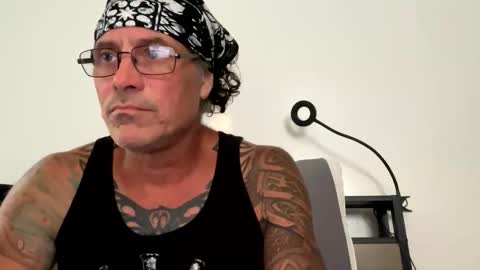 Snapshot of specter1972 chatting on 11-27-25, 03:58 specter1972 online show from 11-27-25, 03:58