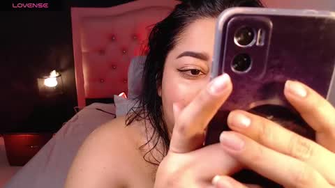 Snapshot of spelleyes01f chatting on 02-10-25, 08:21 Renata Roman online show from 02-10-25, 08:21