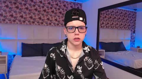 Snapshot of spencerm_ chatting on 10-19-25, 04:29 spencerm_ online show from 10-19-25, 04:29