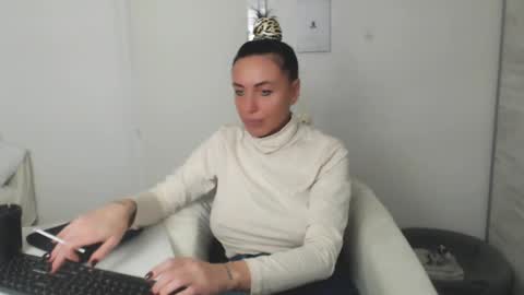 Carla online show from 03-04-25, 05:56