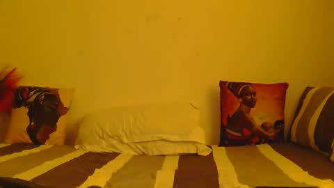 Snapshot of spicy_angels chatting on 11-29-25, 06:27 Quinter Cheeky online show from 11-29-25, 06:27