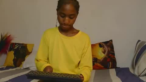 Snapshot of spicy_angels chatting on 12-02-25, 03:56 Quinter Cheeky online show from 12-02-25, 03:56