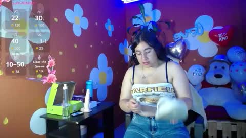 Snapshot of spicydoll4 chatting on 03-06-26, 08:38 Veronica online show from 03-06-26, 08:38