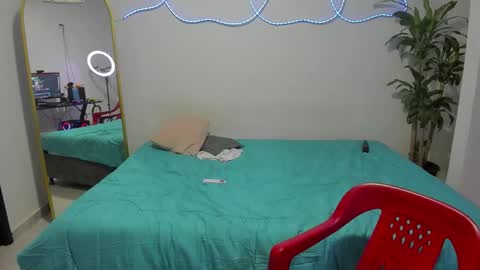 Snapshot of spider_master77 chatting on 12-20-25, 05:14 spider master online show from 12-20-25, 05:14