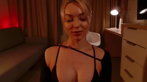 Elizabeth online show from 12-01-24, 04:29