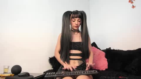 Snapshot of split_girl chatting on 02-06-25, 02:44 EMMA online show from 02-06-25, 02:44