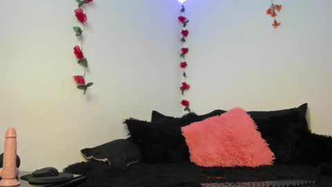 Snapshot of split_girl chatting on 02-12-25, 03:07 EMMA online show from 02-12-25, 03:07