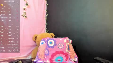 Snapshot of split_girl chatting on 10-08-25, 10:07 EMMA online show from 10-08-25, 10:07