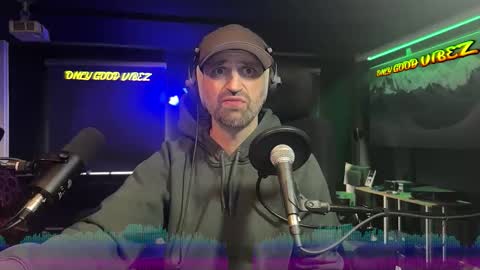 Snapshot of splivke chatting on 11-22-25, 01:10 Splivke online show from 11-22-25, 01:10