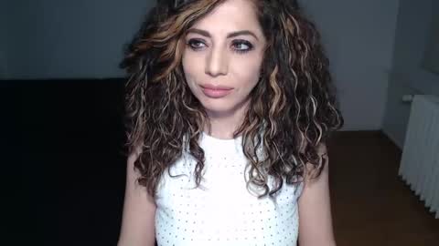 Snapshot of spoiled__doll chatting on 02-09-25, 07:30 Doll online show from 02-09-25, 07:30