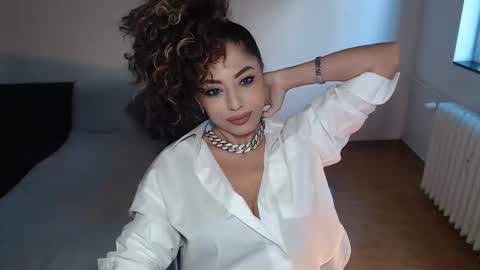 Snapshot of spoiled__doll chatting on 10-10-25, 09:41 Doll online show from 10-10-25, 09:41