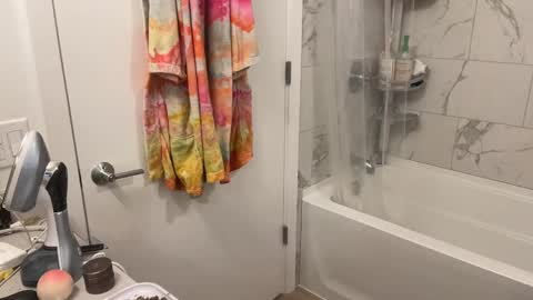 Snapshot of spookyfoxmulder chatting on 01-08-25, 10:48 ALEX online show from 01-08-25, 10:48