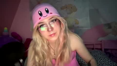 Snapshot of spookysanrihoe chatting on 03-08-25, 03:50 Pixie online show from 03-08-25, 03:50