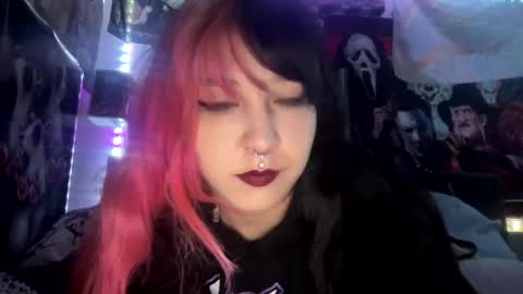 Snapshot of spookysanrihoe chatting on 09-09-25, 04:06 Pixie online show from 09-09-25, 04:06