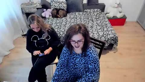 Kim online show from 10-03-25, 11:51