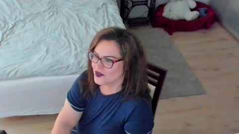 Kim online show from 11-12-25, 09:10