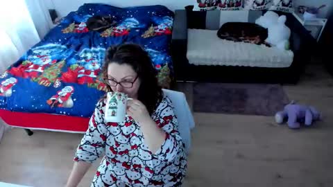 Kim online show from 12-05-25, 09:40