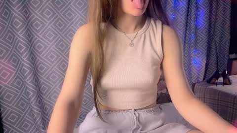   Im starting to stream at 300 GMT  Fansly  online show from 06-05-26, 07:03