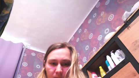 Snapshot of squirtyjess chatting on 03-08-25, 05:28 just Jess online show from 03-08-25, 05:28