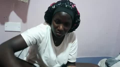 Snapshot of squirtypussie chatting on 07-12-26, 12:18 squirtypussie online show from 07-12-26, 12:18