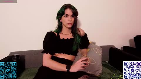 Snapshot of squrlgurl chatting on 03-11-25, 06:10 Earthling Gurl Michelle Allergy online show from 03-11-25, 06:10