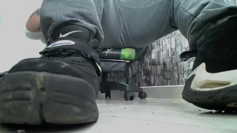Snapshot of srfindomfeet_ chatting on 01-12-25, 03:07 sr master cum its my old account online show from 01-12-25, 03:07