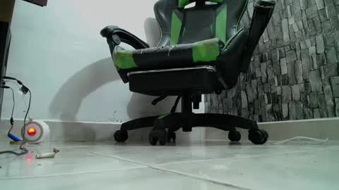 Snapshot of srfindomfeet_ chatting on 01-14-25, 03:11 sr master cum its my old account online show from 01-14-25, 03:11