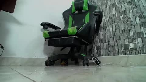 Snapshot of srfindomfeet_ chatting on 01-16-25, 05:00 sr master cum its my old account online show from 01-16-25, 05:00