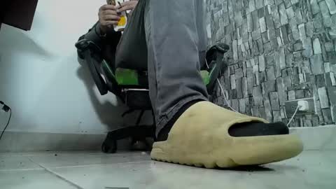 Snapshot of srfindomfeet_ chatting on 01-16-25, 08:00 sr master cum its my old account online show from 01-16-25, 08:00