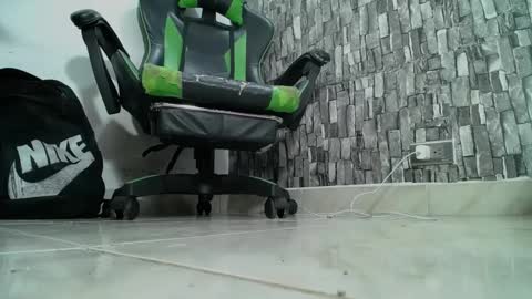 Snapshot of srfindomfeet_ chatting on 01-18-25, 06:24 sr master cum its my old account online show from 01-18-25, 06:24