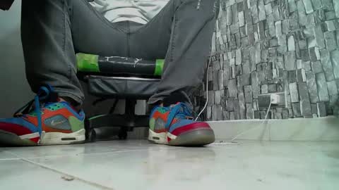 Snapshot of srfindomfeet_ chatting on 01-19-25, 06:53 sr master cum its my old account online show from 01-19-25, 06:53