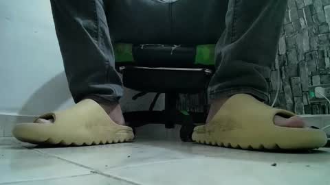 Snapshot of srfindomfeet_ chatting on 01-20-25, 01:07 sr master cum its my old account online show from 01-20-25, 01:07