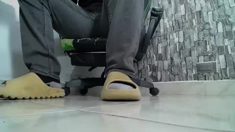 Snapshot of srfindomfeet_ chatting on 01-21-25, 05:30 sr master cum its my old account online show from 01-21-25, 05:30