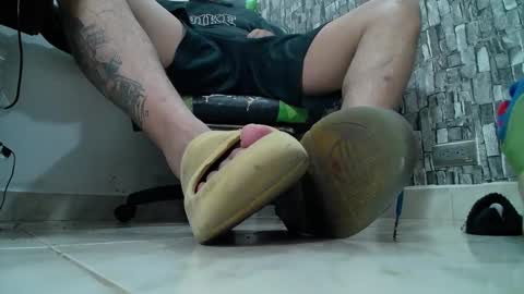 Snapshot of srfindomfeet_ chatting on 01-24-25, 05:31 sr master cum its my old account online show from 01-24-25, 05:31
