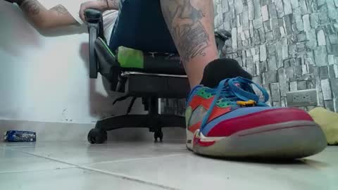 Snapshot of srfindomfeet_ chatting on 01-25-25, 07:18 sr master cum its my old account online show from 01-25-25, 07:18