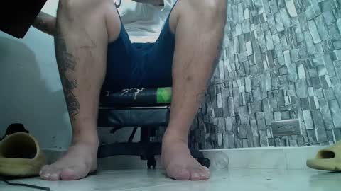 Snapshot of srfindomfeet_ chatting on 01-26-25, 01:31 sr master cum its my old account online show from 01-26-25, 01:31