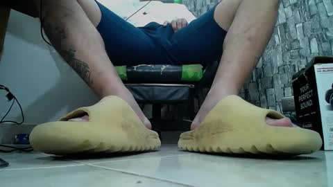 Snapshot of srfindomfeet_ chatting on 01-26-25, 07:42 sr master cum its my old account online show from 01-26-25, 07:42