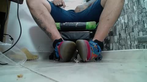 Snapshot of srfindomfeet_ chatting on 01-26-25, 08:34 sr master cum its my old account online show from 01-26-25, 08:34