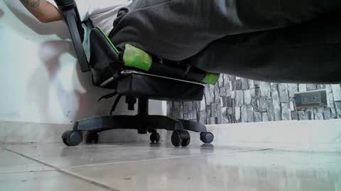 Snapshot of srfindomfeet_ chatting on 01-27-25, 05:04 sr master cum its my old account online show from 01-27-25, 05:04