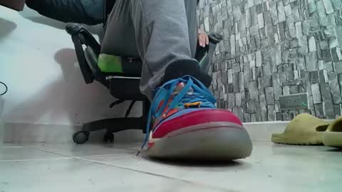 Snapshot of srfindomfeet_ chatting on 01-27-25, 08:07 sr master cum its my old account online show from 01-27-25, 08:07