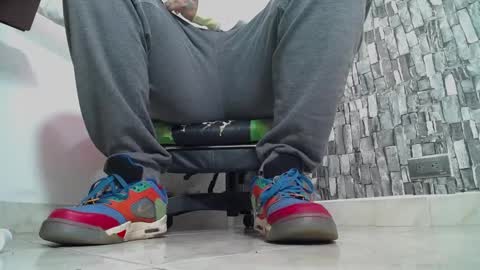Snapshot of srfindomfeet_ chatting on 01-28-25, 02:21 sr master cum its my old account online show from 01-28-25, 02:21