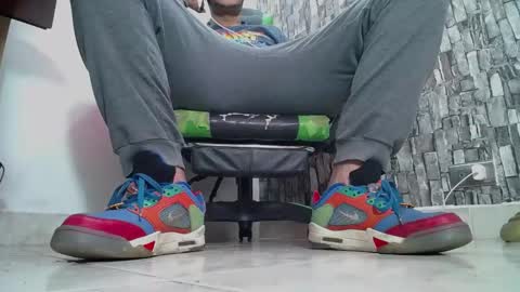 Snapshot of srfindomfeet_ chatting on 01-28-25, 05:56 sr master cum its my old account online show from 01-28-25, 05:56