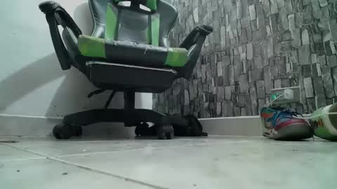 Snapshot of srfindomfeet_ chatting on 01-29-25, 04:15 sr master cum its my old account online show from 01-29-25, 04:15